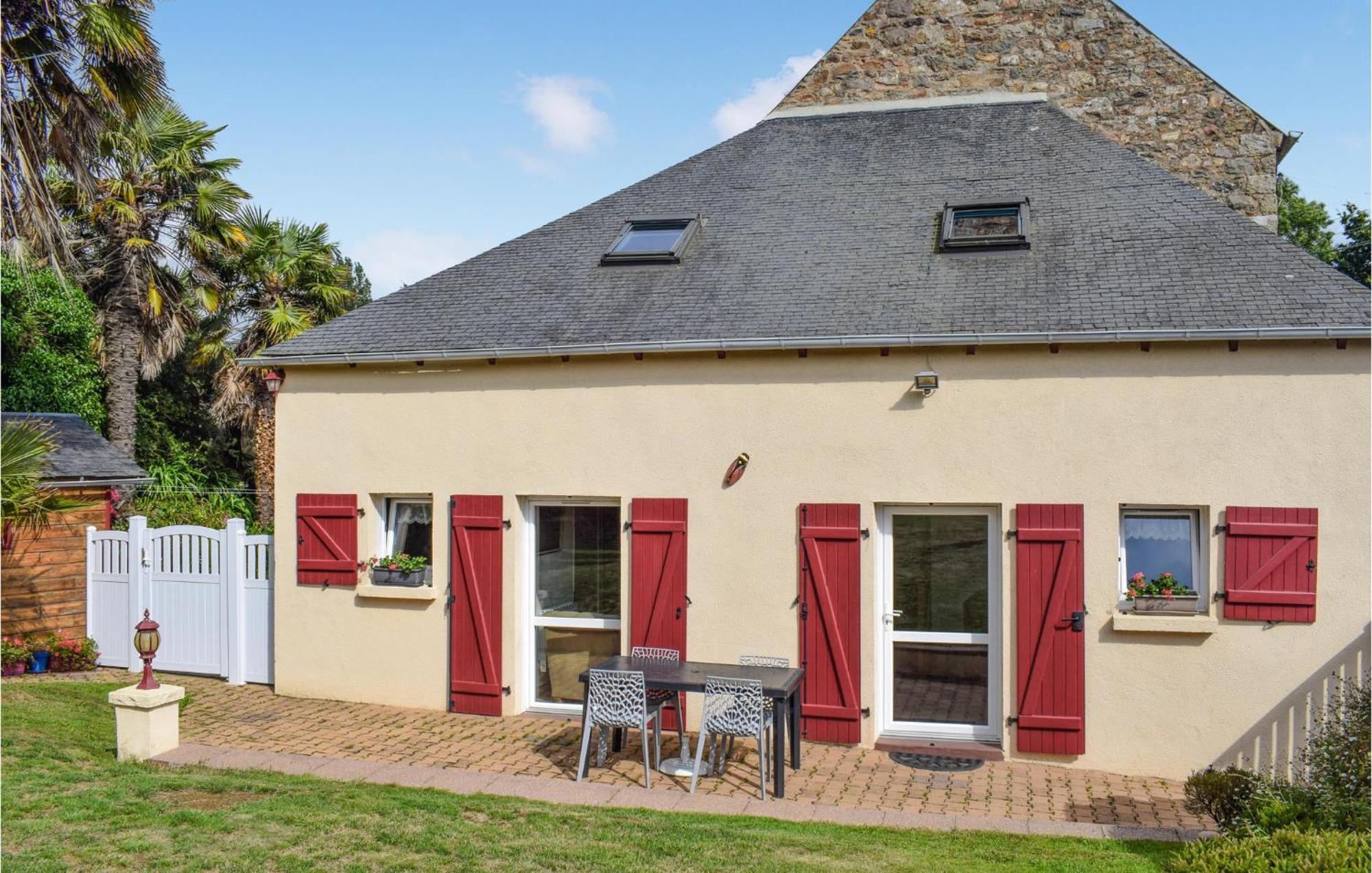 3 Bedroom Awesome Home In Lézardrieux Exterior foto