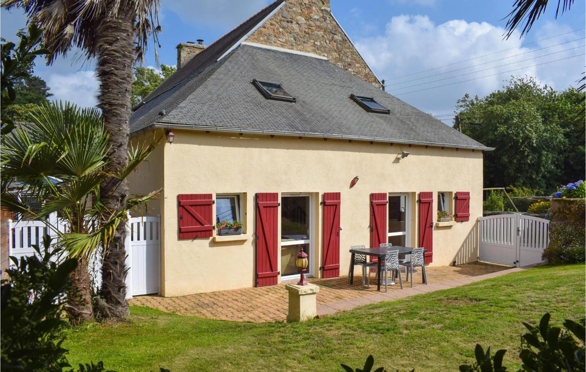 3 Bedroom Awesome Home In Lézardrieux Exterior foto